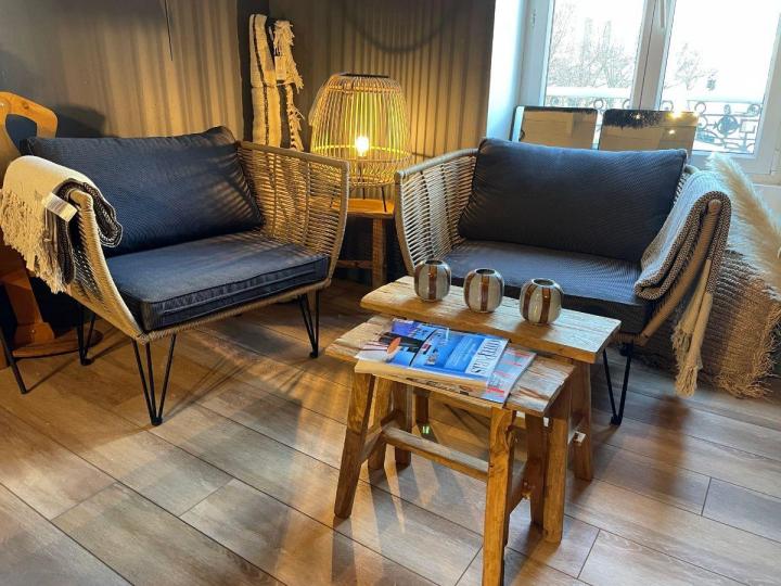 Située à Saint-Pol-de-Léon, la boutique L'IMPRIMERIE est spécialisée dans la vente de meubles de marque.