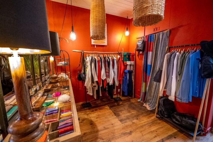 Vente de vêtements pour femme, Brest